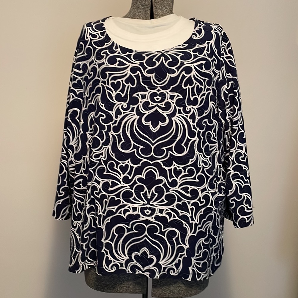 Top.JM Collection. Size 2X. Blue/white. Excellent condition.